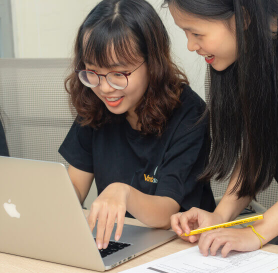 Students in an Aris Overseas smart classroom